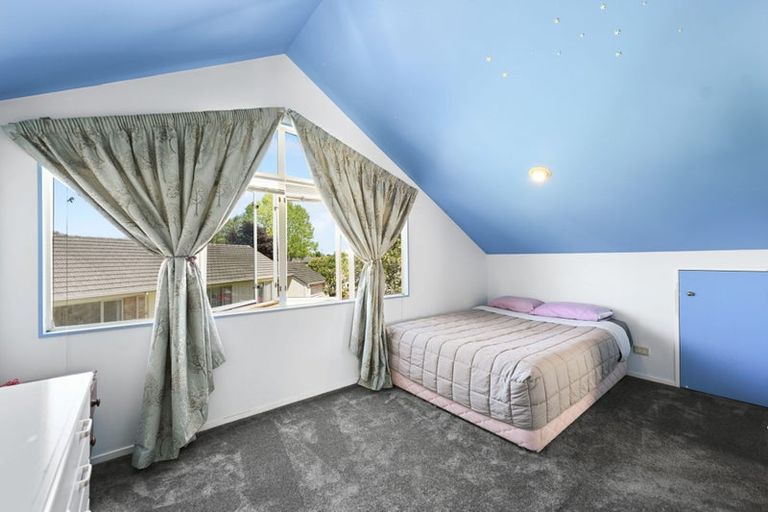 Photo of property in 12 Dover Road, St Andrews, Hamilton, 3200