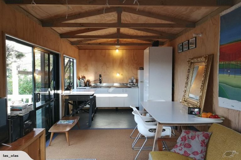 Photo of property in 23 Rayner Road, Piha, 0772