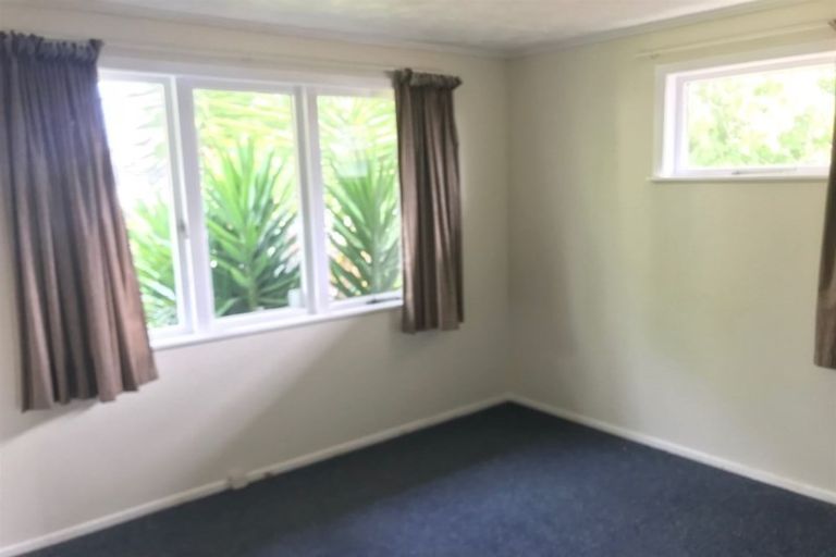 Photo of property in 3 Tamariki Avenue, Kelston, Auckland, 0602