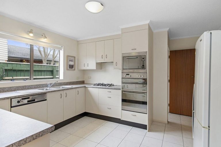 Photo of property in 32 De Menech Grove, Avalon, Lower Hutt, 5011