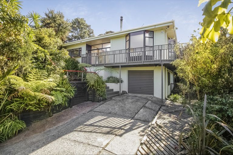 Photo of property in 10 Mceldowney Road, Titirangi, Auckland, 0604