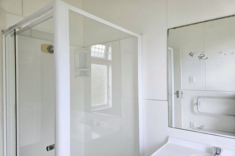 Photo of property in 16 Buller Street, Picton, 7220