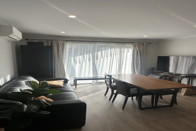 Photo of property in 1/73 Hobsonville Point Road, Hobsonville, Auckland, 0616