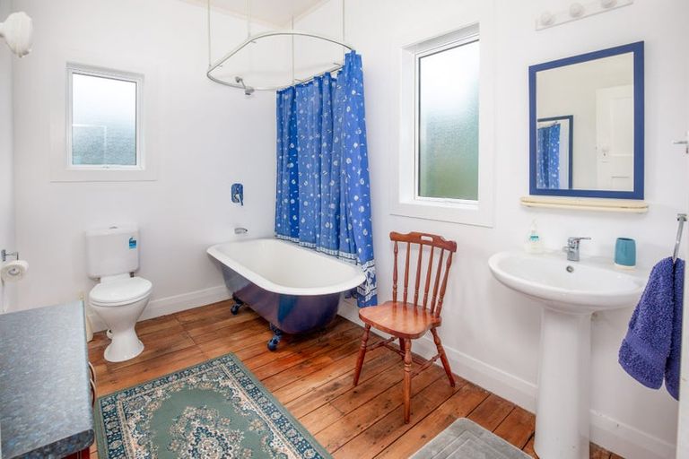 Photo of property in 21 Ocean View Road, Port Waikato, 2695