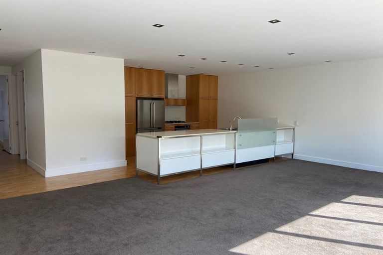 Photo of property in 7/258 Hurstmere Road, Takapuna, Auckland, 0622