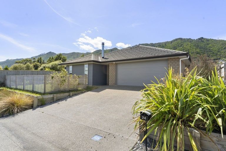 Photo of property in 24 Mahia Lane, Waikanae, 5036