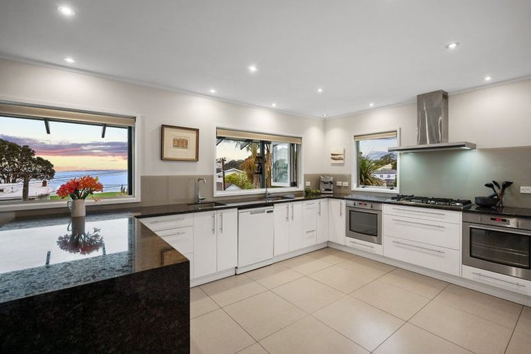 Photo of property in 4 Claude Road, Stanmore Bay, Whangaparaoa, 0932