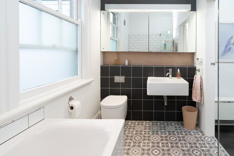 Photo of property in 17 Honiana Te Puni Street, Aro Valley, Wellington, 6021