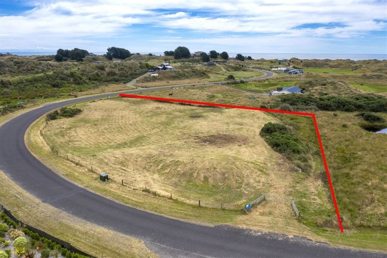 Photo of property in 92 Strathnaver Drive, Waikawa Beach, Manakau, 5573