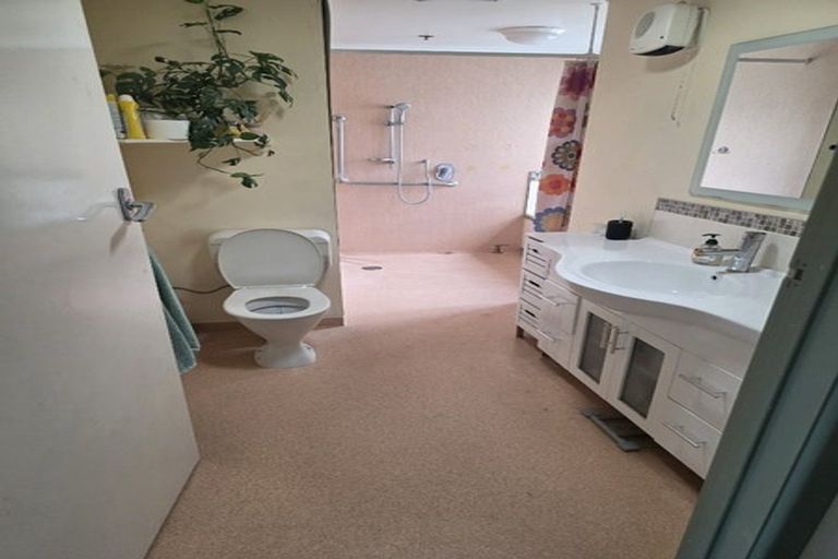 Photo of property in 8 Karaka Street, Merrilands, New Plymouth, 4312