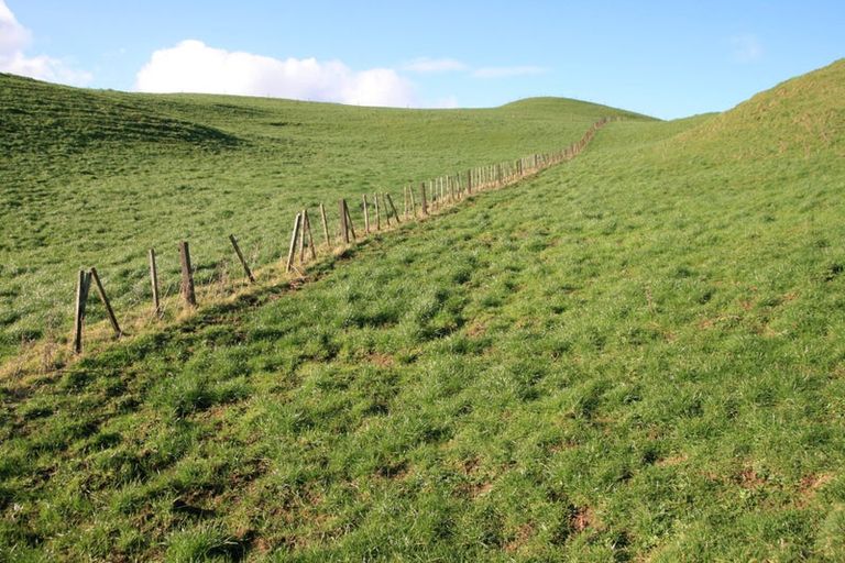 Photo of property in 888a Otaraoa Road, Tikorangi, Waitara, 4383