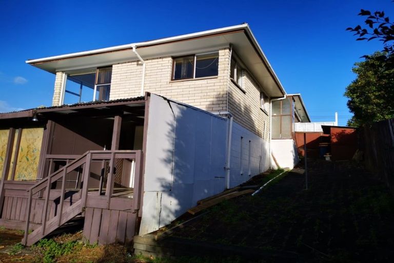 Photo of property in 2/81 Arran Road, Browns Bay, Auckland, 0630