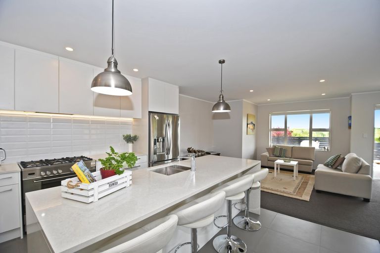 Photo of property in 12 Laly Haddon Place, Matakana, Warkworth, 0985