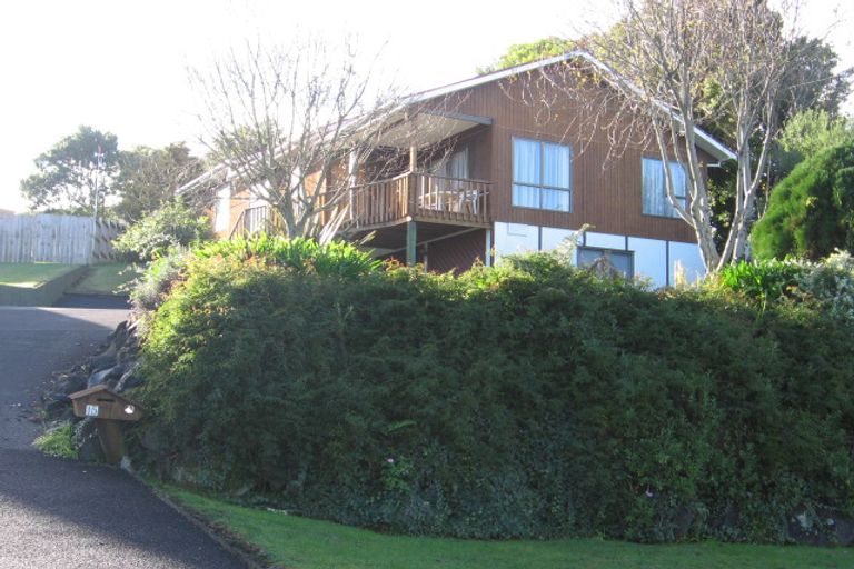 Photo of property in 15 Palmetto Place, Goodwood Heights, Auckland, 2105