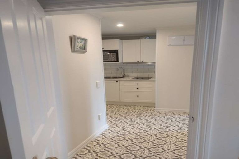 Photo of property in 28 Talavera Terrace, Kelburn, Wellington, 6012