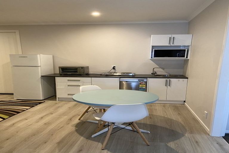 Photo of property in 124 Amesbury Drive, Churton Park, Wellington, 6037