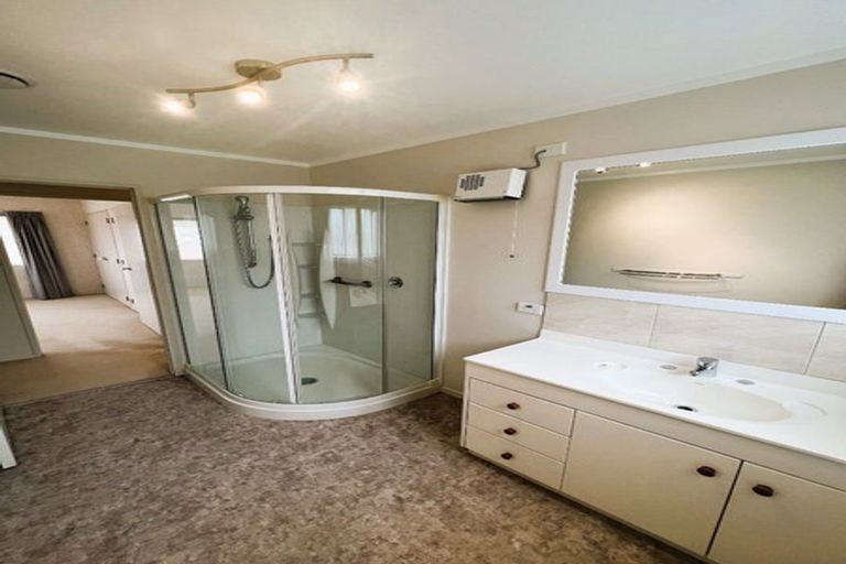 Photo of property in 10 Ruby Place, Orewa, 0931