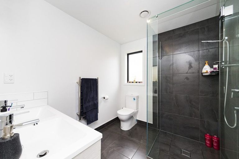 Photo of property in 3 Sardinia Grove, Fitzherbert, Palmerston North, 4410