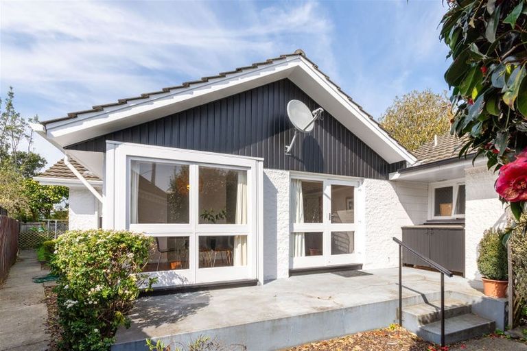 Photo of property in 2/42 Office Road, Merivale, Christchurch, 8014