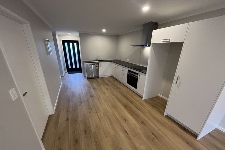Photo of property in 8 Kumerahou Street, Kumeu, 0810