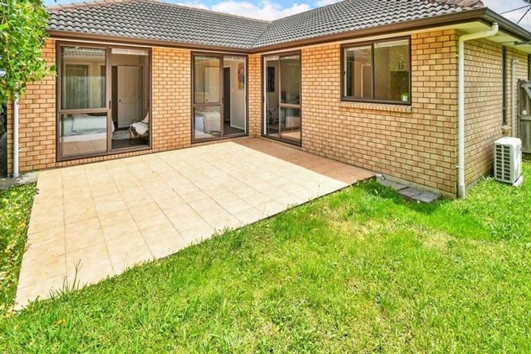 Photo of property in 10 Mt Lebanon Crescent, The Gardens, Auckland, 2105