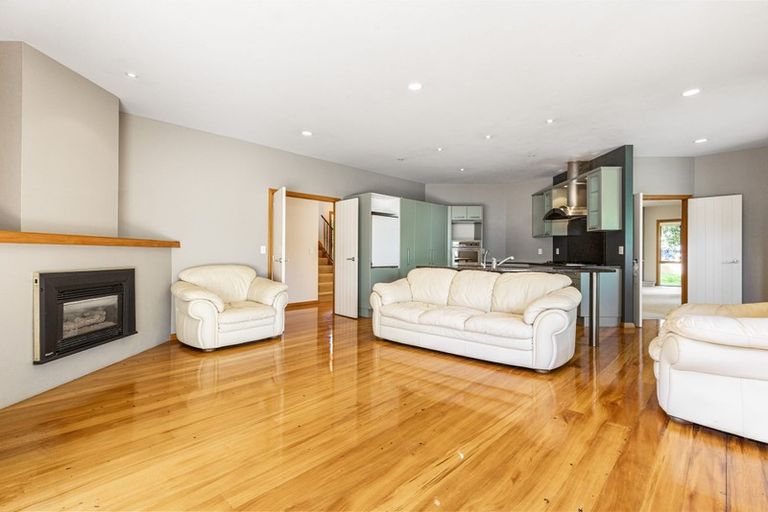 Photo of property in 25 Oakwood Grove, Eastern Beach, Auckland, 2012