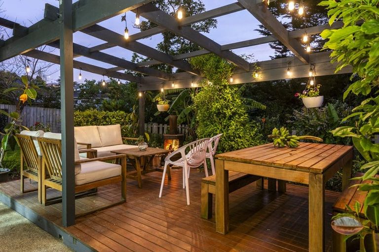 Photo of property in 12 Cheriton Road, Mellons Bay, Auckland, 2014