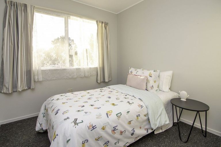 Photo of property in 6 Forbes Place, Kelvin Grove, Palmerston North, 4414