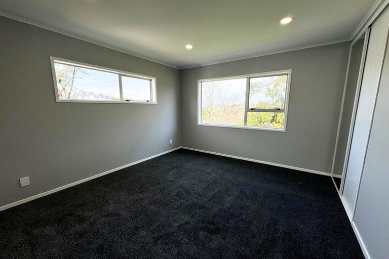 Photo of property in 9 Woodhouse Place, West Harbour, Auckland, 0618