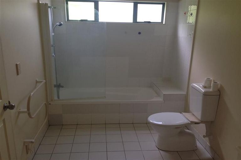 Photo of property in 19 Neta Grove, Henderson, Auckland, 0612