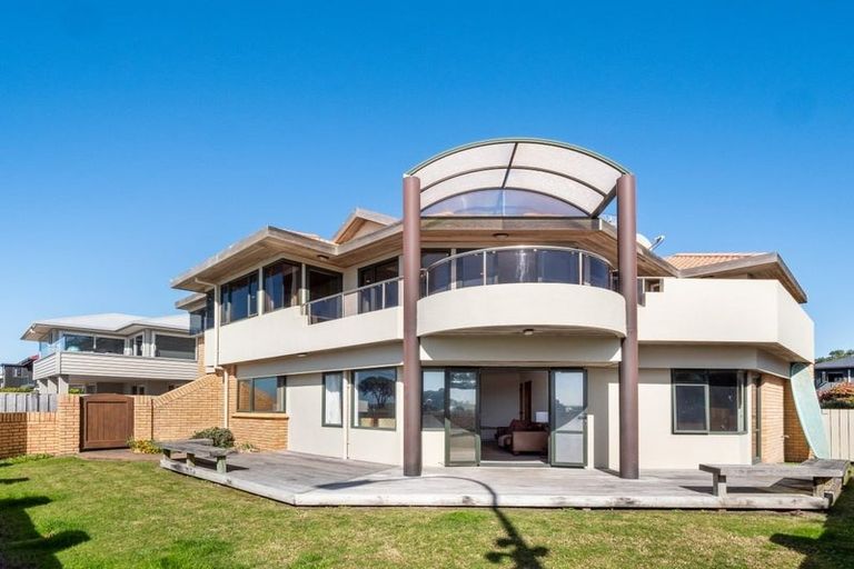 Photo of property in 32 Marine Parade, Mount Maunganui, 3116