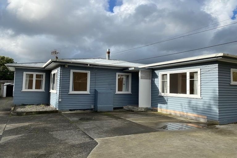 Photo of property in 162 Wainuiomata Road, Wainuiomata, Lower Hutt, 5014