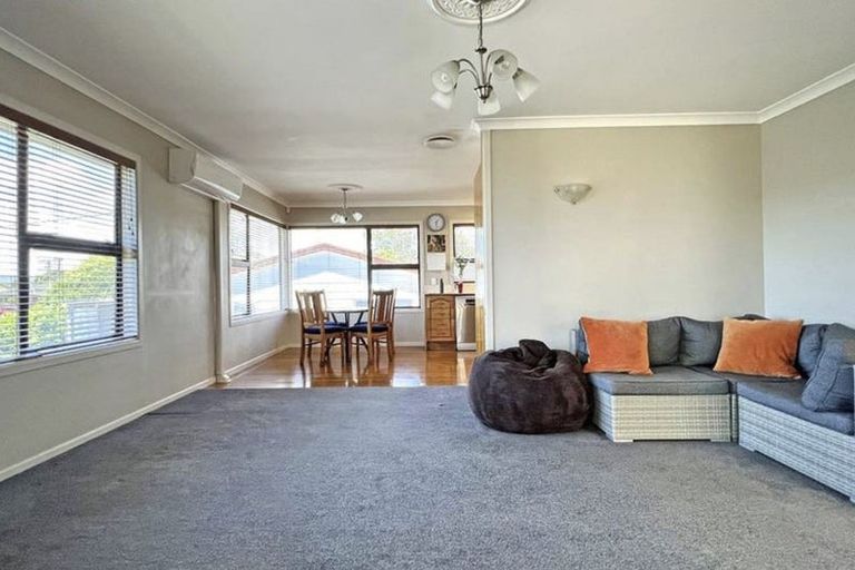 Photo of property in 2 Lincoln Road, Manurewa East, Auckland, 2102
