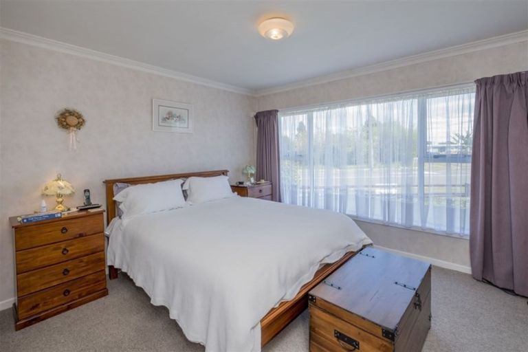 Photo of property in 98 Bartholomew Road, Levin, 5510