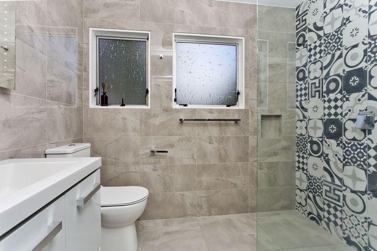 Photo of property in 1/11 Kahika Road, Birkdale, Auckland, 0626