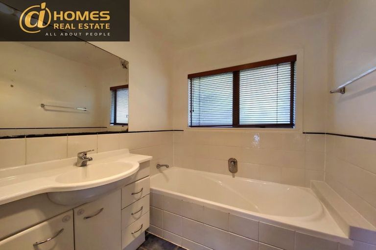 Photo of property in 4 Lynngate Place, Hillcrest, Auckland, 0627