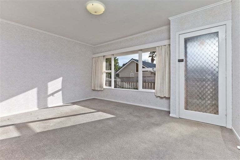 Photo of property in 2/17 Saltburn Road, Milford, Auckland, 0620