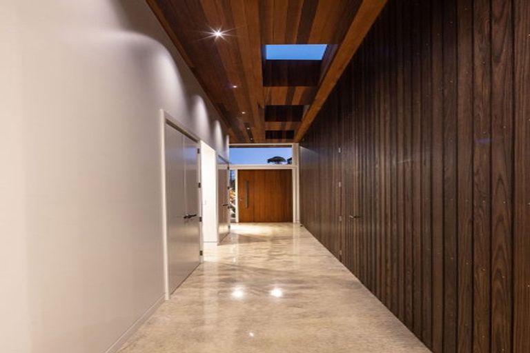 Photo of property in 70 Oak Road, Poraiti, Napier, 4112