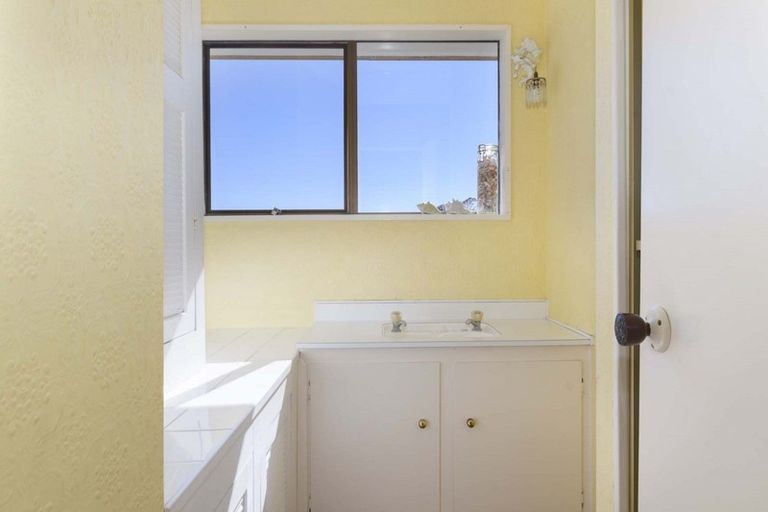 Photo of property in 30 Ngapeke Road, Welcome Bay, Tauranga, 3175