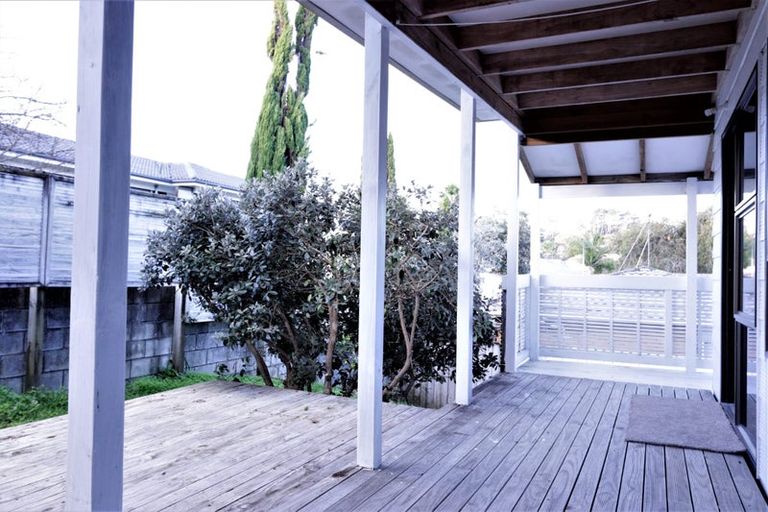Photo of property in 18 Wycherley Drive, Bucklands Beach, Auckland, 2014