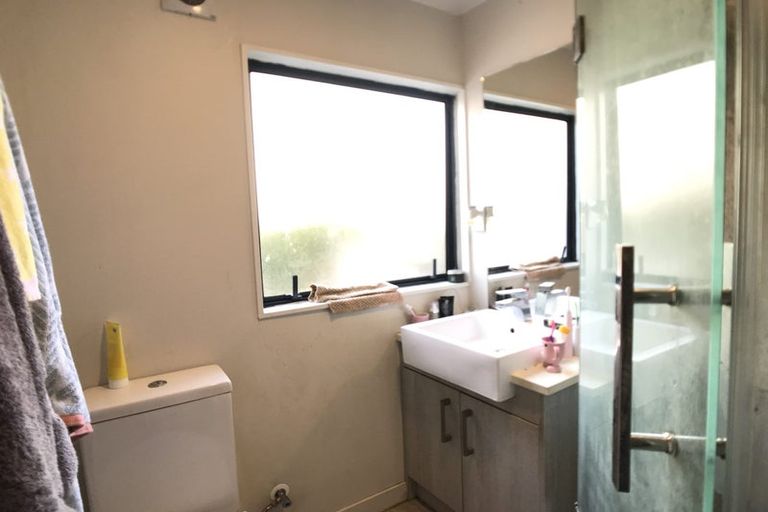 Photo of property in 1/198 Archers Road, Glenfield, Auckland, 0629