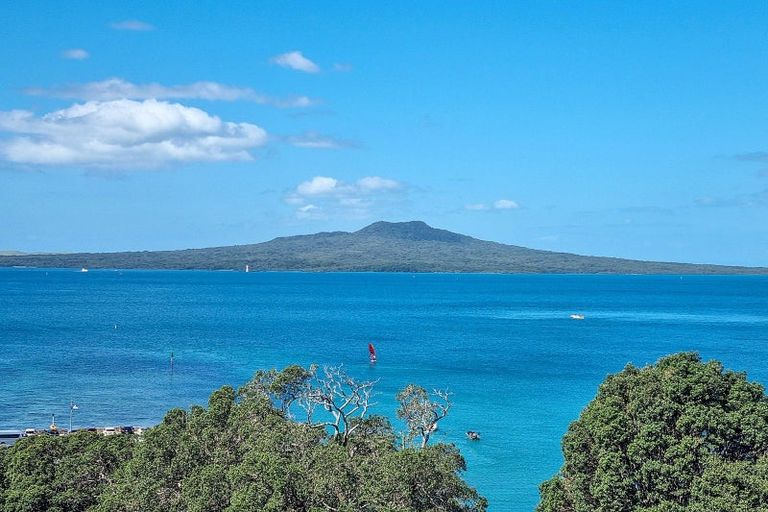 Photo of property in Mon Desir Apartments, 6/173b Hurstmere Road, Takapuna, Auckland, 0622