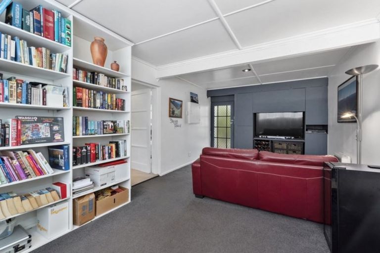 Photo of property in 1/1 Gray Crescent, Torbay, Auckland, 0630