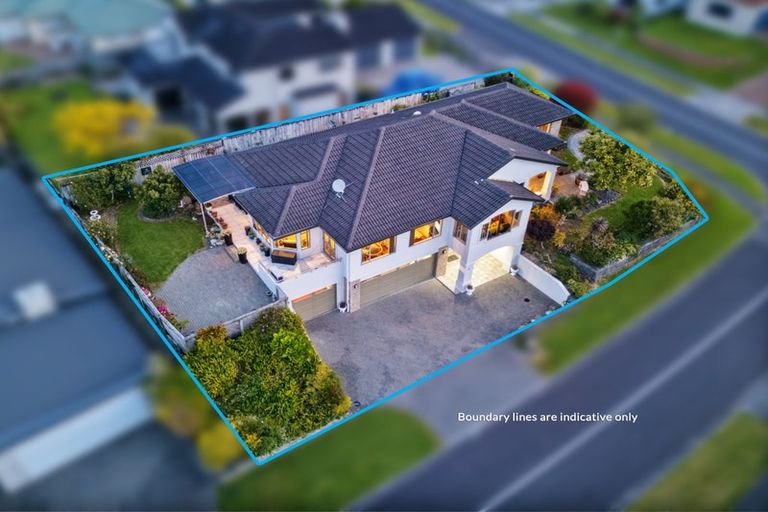 Photo of property in 1 Sandhurst Rise, Henderson, Auckland, 0612