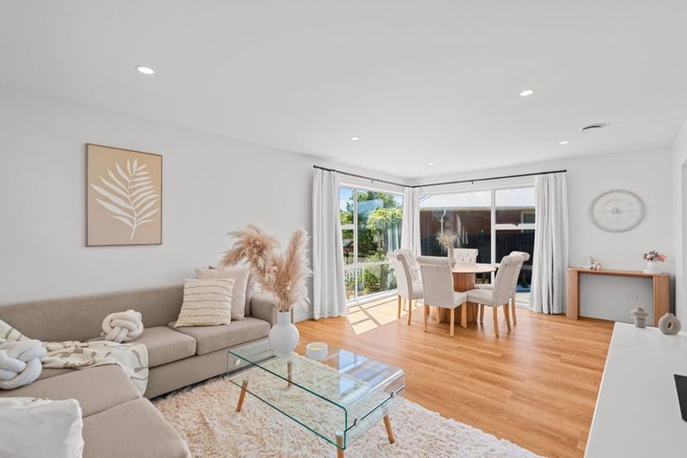 Photo of property in 6 Larkhill Place, Russley, Christchurch, 8042