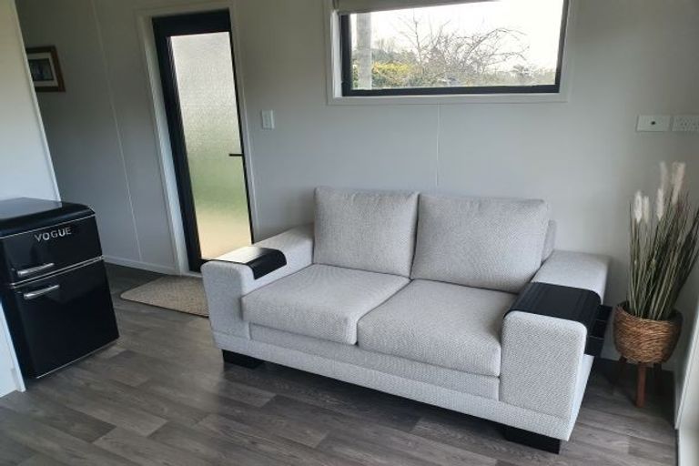 Photo of property in 60 Kawakawa-orere Road, Kawakawa Bay, Papakura, 2585