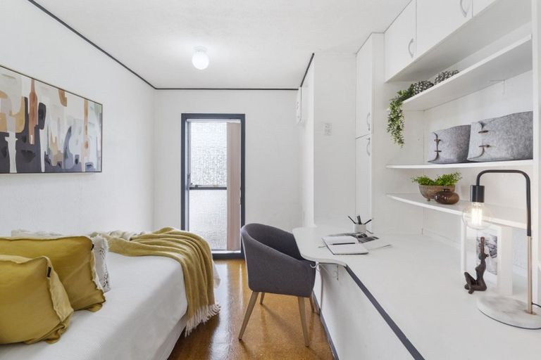 Photo of property in 5 Puawai Place, Northcote, Auckland, 0627