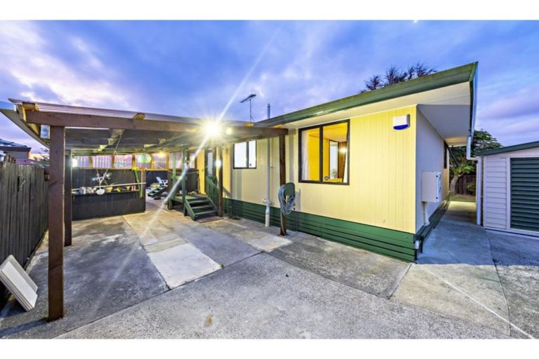 Photo of property in 18 Horlicks Place, Randwick Park, Auckland, 2105