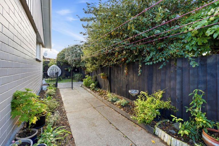 Photo of property in 2/2 Lomax Place, Islington, Christchurch, 8042