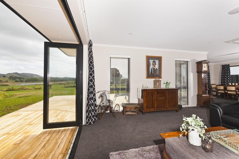 Photo of property in 18 Wairau Drive, Tikipunga, Whangarei, 0112